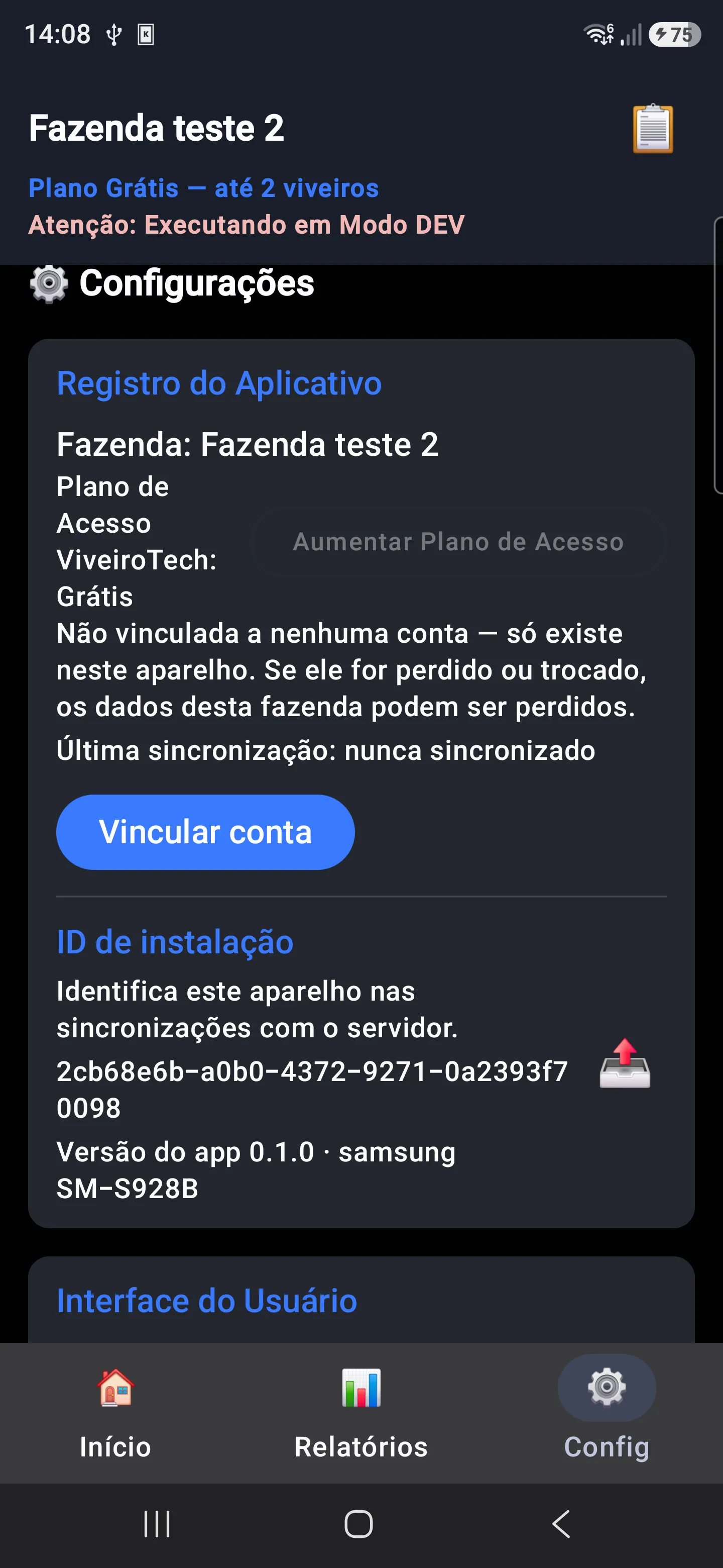 Tela de Configurações do ViveiroTech, seção “Registro do Aplicativo”: fazenda, plano de acesso “Grátis”, o aviso “Não vinculada a nenhuma conta — só existe neste aparelho. Se ele for perdido ou trocado, os dados desta fazenda podem ser perdidos”, “Última sincronização: nunca sincronizado” e o botão “Vincular conta”; abaixo, o ID de instalação e a versão do app
