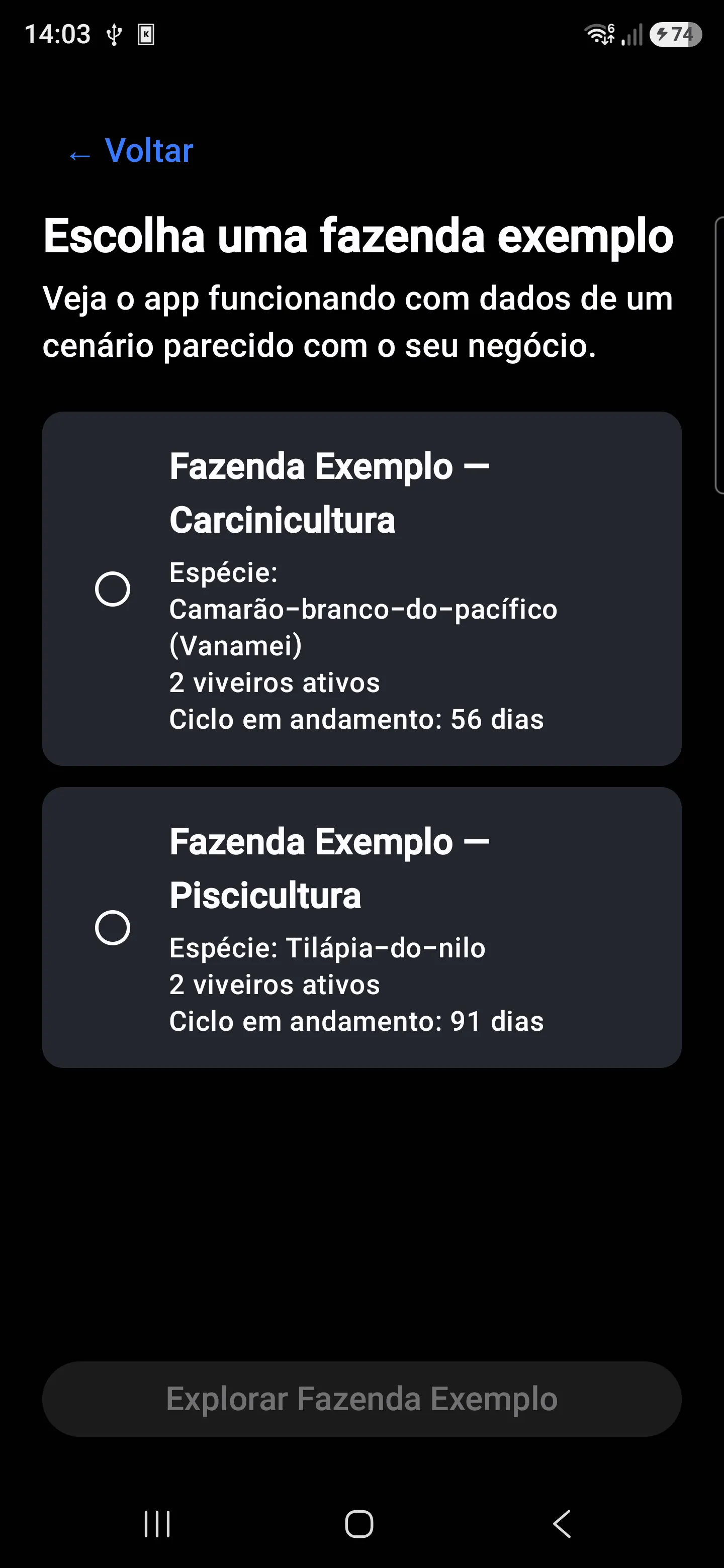 Tela “Escolha uma fazenda exemplo” do ViveiroTech, com dois cartões: Fazenda Exemplo — Carcinicultura (Camarão-branco-do-pacífico, 2 viveiros ativos, ciclo em andamento 56 dias) e Fazenda Exemplo — Piscicultura (Tilápia-do-nilo, 2 viveiros ativos, 91 dias), e o botão “Explorar Fazenda Exemplo”